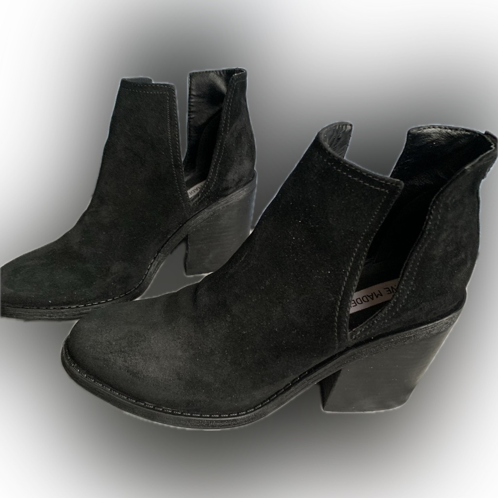 Steve Madden black suede pointed toe bootie boot | 9